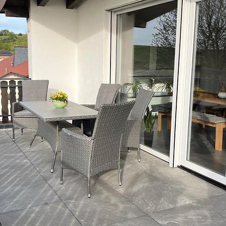 Apartment 100 Qm Im Weindorf - Balkon/Garage Aspisheim Kültér fotó