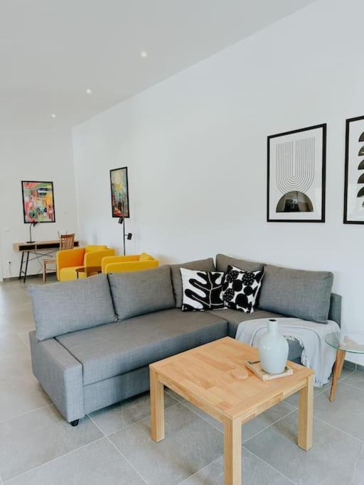 Apartment 100 Qm Im Weindorf - Balkon/Garage Aspisheim Kültér fotó