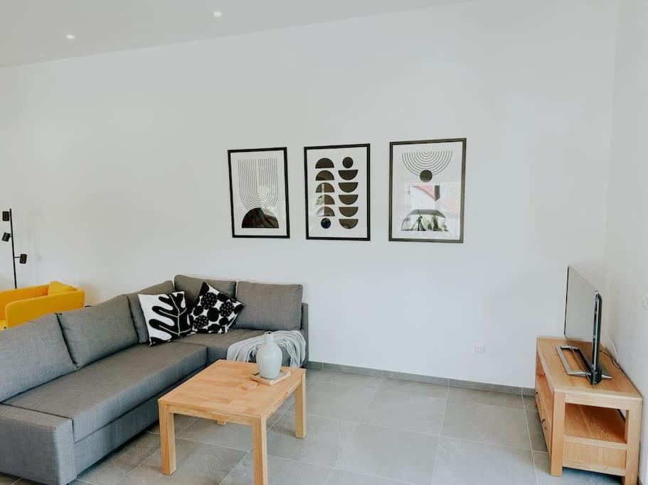 Apartment 100 Qm Im Weindorf - Balkon/Garage Aspisheim Kültér fotó