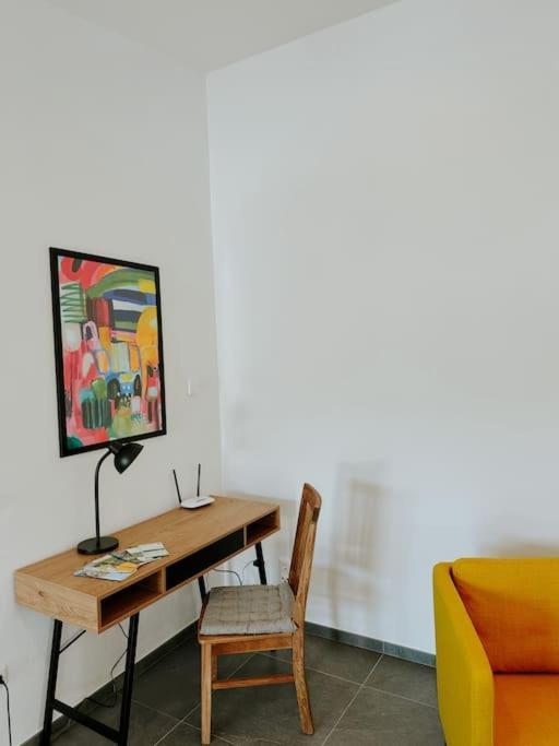 Apartment 100 Qm Im Weindorf - Balkon/Garage Aspisheim Kültér fotó