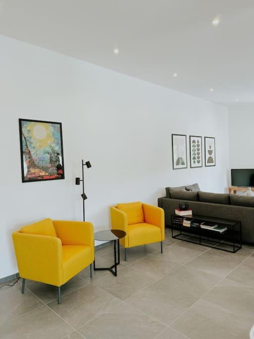 Apartment 100 Qm Im Weindorf - Balkon/Garage Aspisheim Kültér fotó