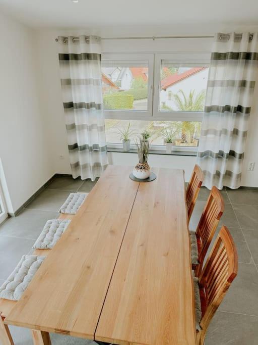 Apartment 100 Qm Im Weindorf - Balkon/Garage Aspisheim Kültér fotó
